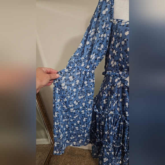 MAJORELLE Ailish Blue Ditsy Floral Mini Dress Flowy Long Sleeves Front Cutout. L - Picture 10 of 15